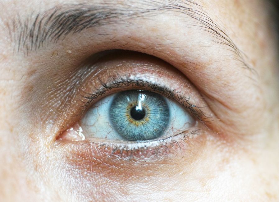 Vitreous floaters and light flashes